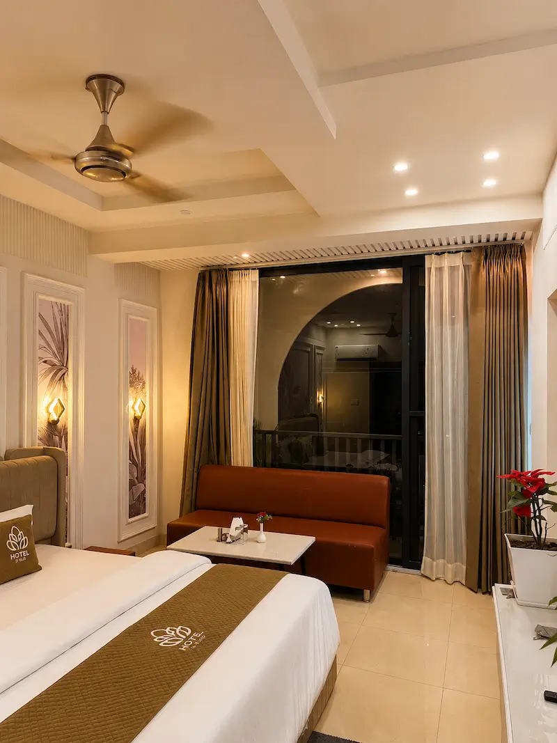 Executive room with seating area and window view